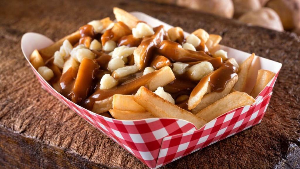 La poutine spécilalité culinaire Canada - La petite famille V